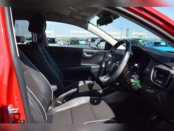 Used Kia Stonic 2021 for sale - 75585282: Photo