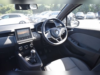 Used Renault Clio 2023 for sale - 78738613: Photo