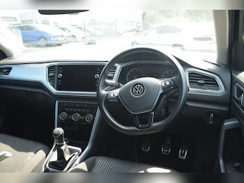 Used Volkswagen T-Roc 2021 for sale - 75548381: Photo