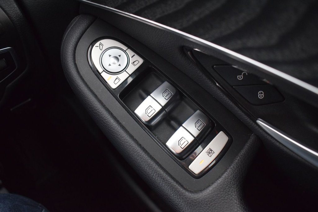 Used Mercedes-Benz GLC 2018 for sale - 76356588: Photo 31