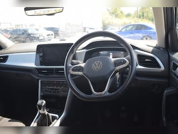 Used Volkswagen T-Roc 2023 for sale - 79265182: Photo