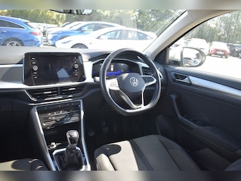 Used Volkswagen T-Roc 2023 for sale - 79517953: Photo