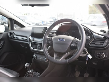 Used Ford Fiesta 2017 for sale - 75630450: Photo