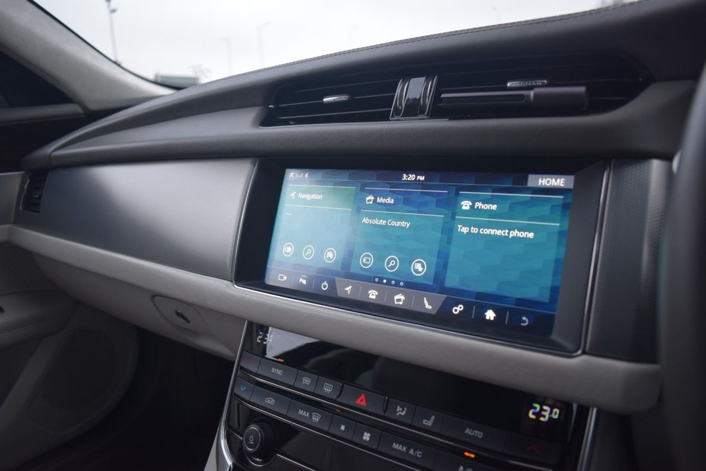 Used Jaguar XF 2018 for sale - 77498680: Photo 32