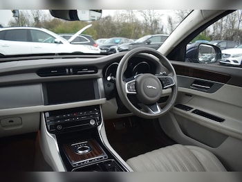 Used Jaguar XF 2018 for sale - 77498680: Photo