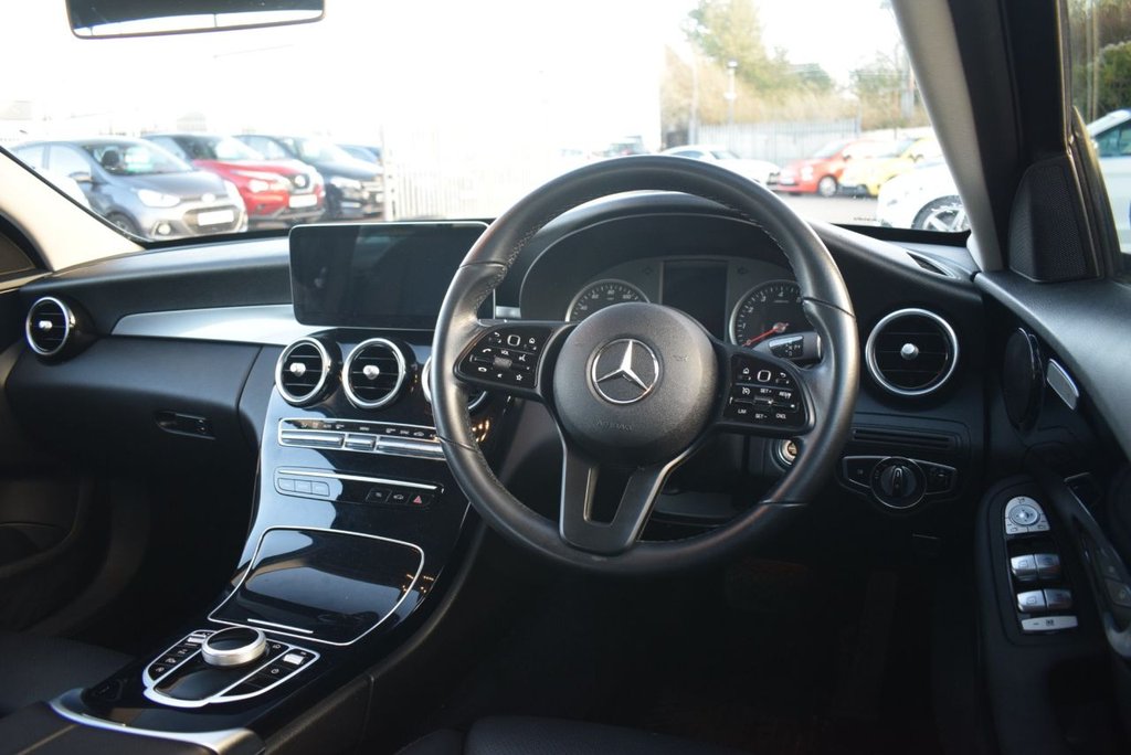 Used Mercedes-Benz C Class 2019 for sale - 76604779: Photo 3