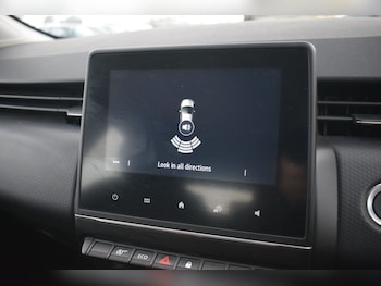 Used Renault Clio 2022 for sale - 76962397: Photo