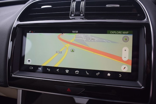 Used Jaguar XE 2019 for sale - 75176078: Photo 2