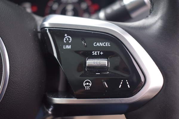 Used Jaguar XE 2019 for sale - 75176078: Photo 30