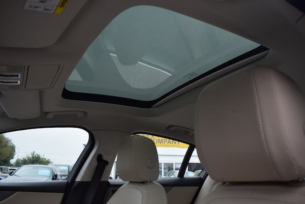 Used Jaguar XE 2019 for sale - 75176078: Photo 3