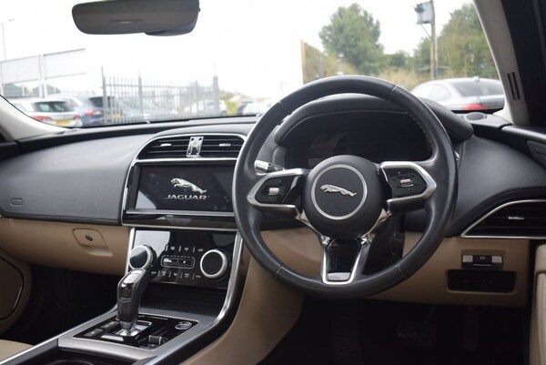 Used Jaguar XE 2019 for sale - 75176078: Photo 5