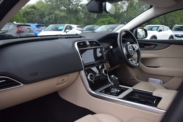 Used Jaguar XE 2019 for sale - 75176078: Photo 9