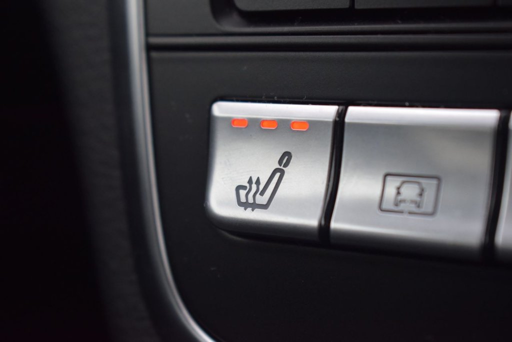 Used Mercedes-Benz GLA 2018 for sale - 76985771: Photo 3