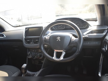 Used Peugeot 208 2017 for sale - 75548422: Photo