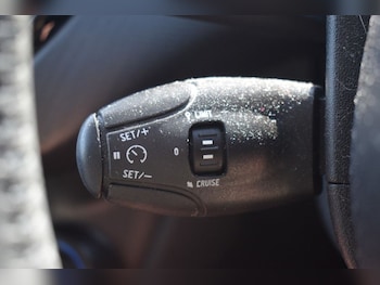Used Peugeot 208 2017 for sale - 75548422: Photo