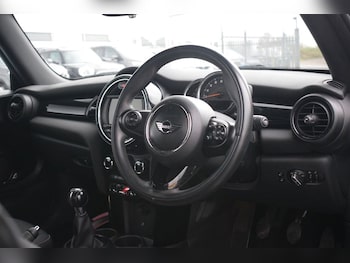 Used MINI Convertible 2018 for sale - 76848427: Photo