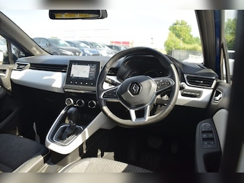 Used Renault Clio 2023 for sale - 78758425: Photo