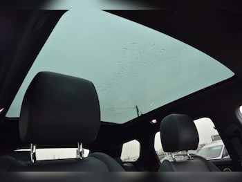 Used Land Rover Range Rover Evoque 2023 for sale - 77805865: Photo