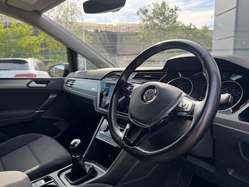 Used Volkswagen Touran 2018 for sale - 78557229: Photo