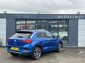Used Volkswagen T-Roc 2018 for sale - 77680618: Photo