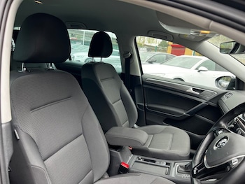 Used Volkswagen Golf 2019 for sale - 78124226: Photo