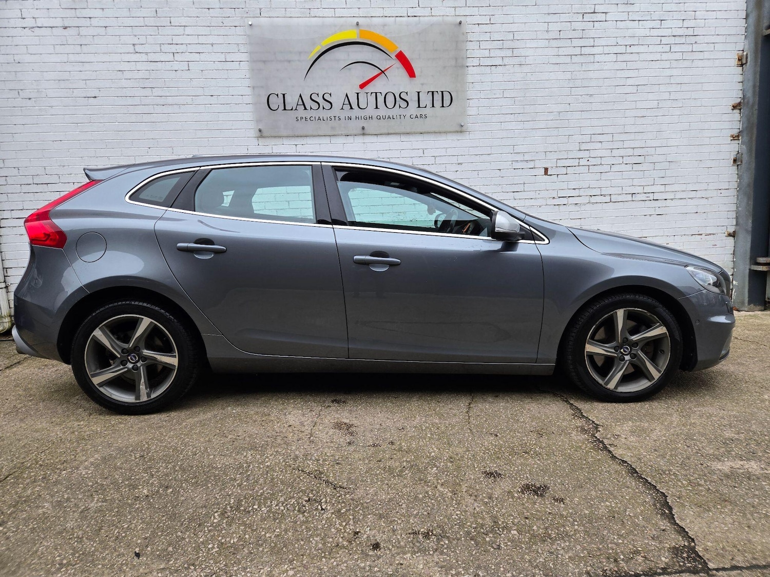 Used Volvo V40 2016 for sale - 77799260: Photo 10