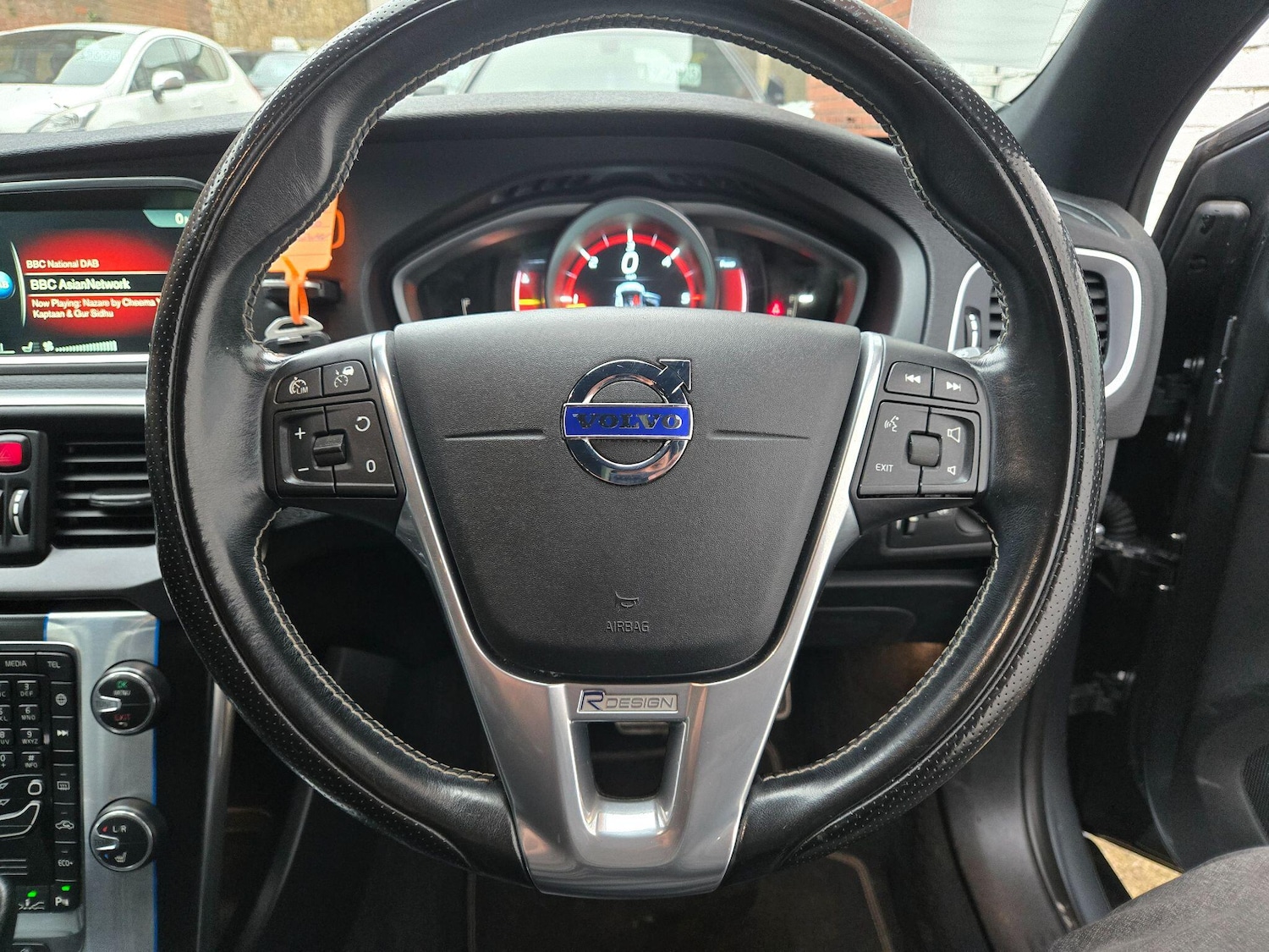 Used Volvo V40 2016 for sale - 77799260: Photo 32