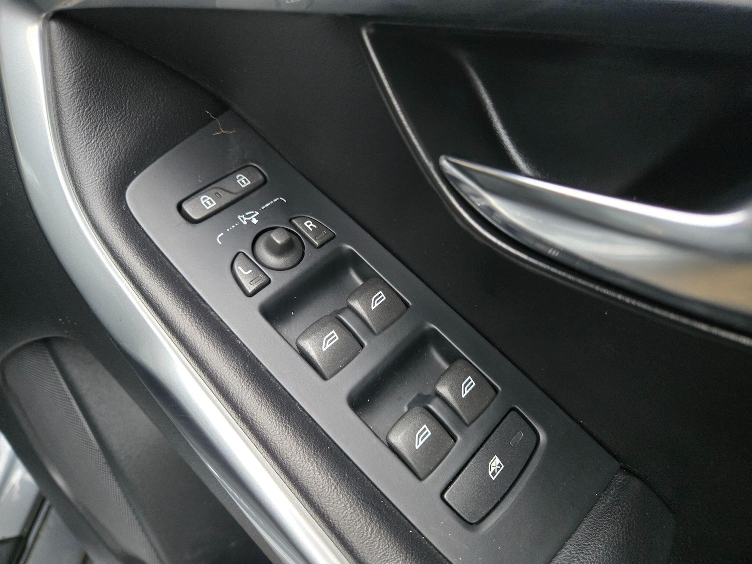 Used Volvo V40 2016 for sale - 77799260: Photo 36