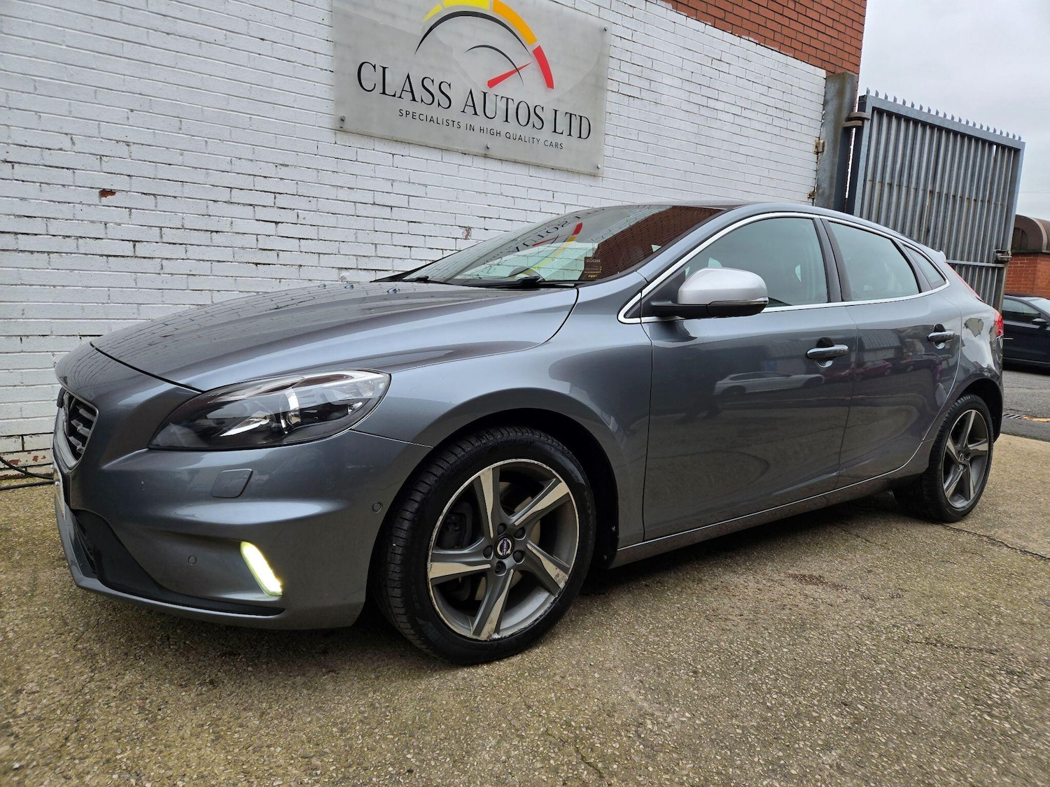 Used Volvo V40 2016 for sale - 77799260: Photo 4