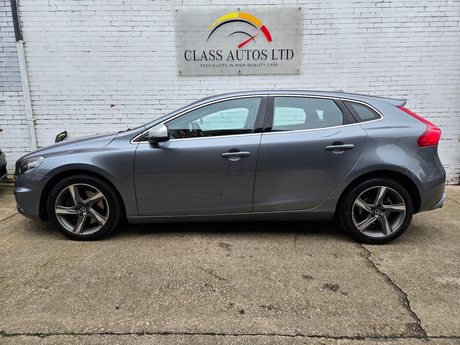 Used Volvo V40 2016 for sale - 77799260: Photo 8