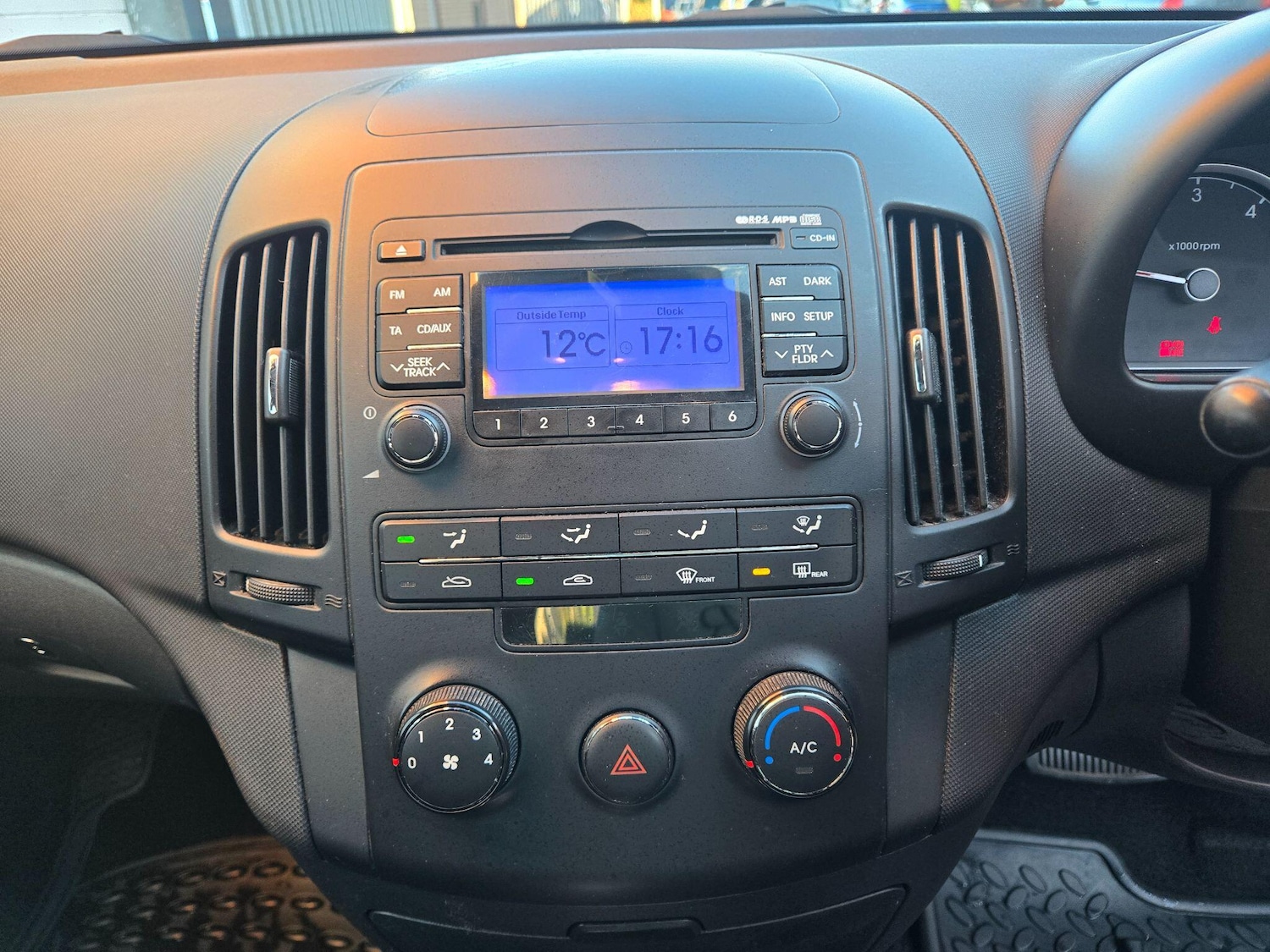 Used Hyundai i30 2011 for sale - 76989286: Photo 16