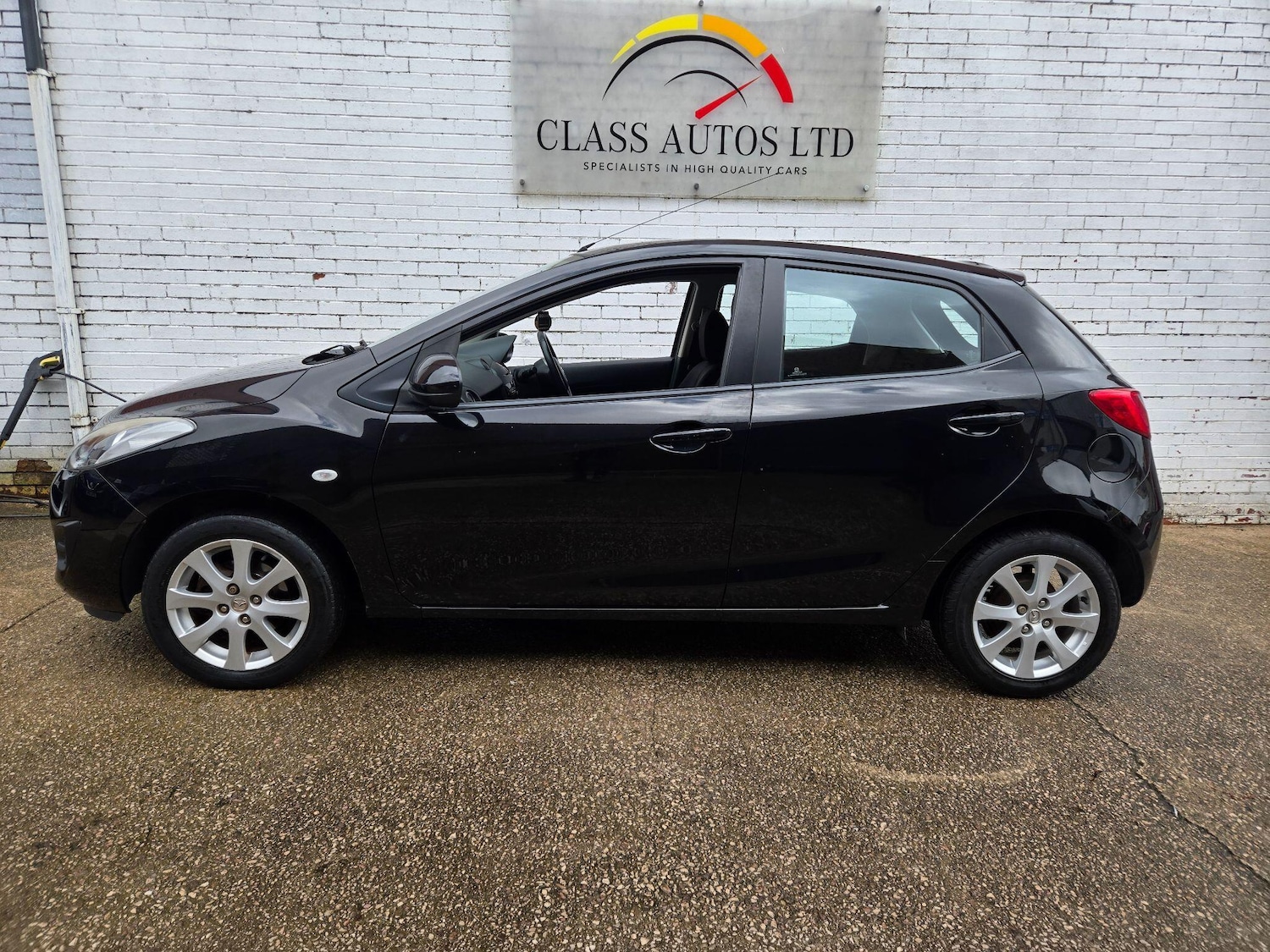 Used Mazda Mazda2 2011 for sale - 78086489: Photo 8