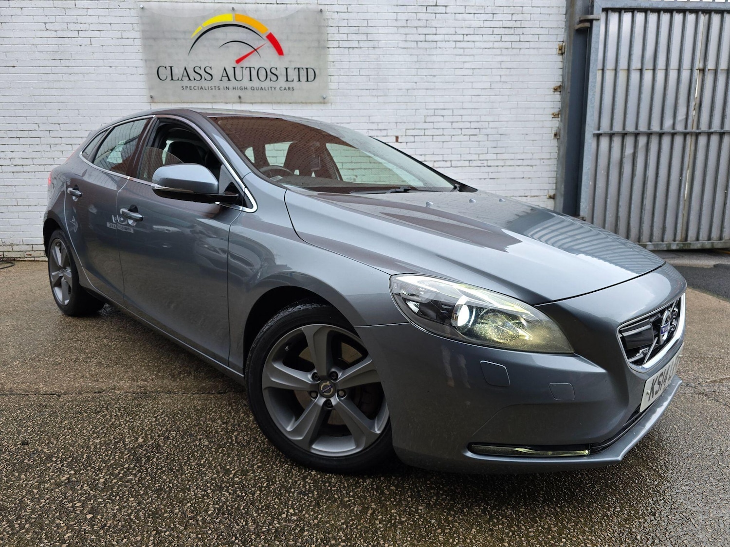 Used Volvo V40 2014 for sale - 76976646: Photo 1