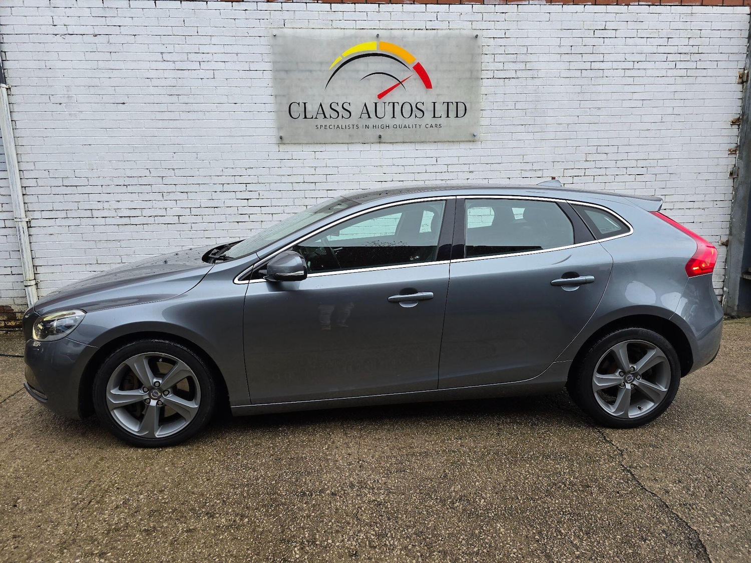 Used Volvo V40 2014 for sale - 76976646: Photo 11