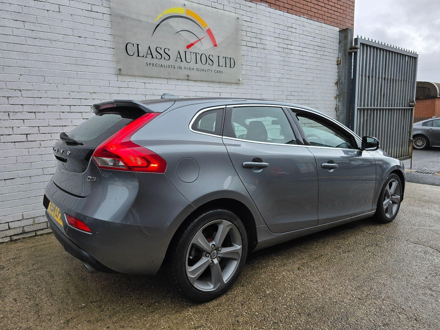 Used Volvo V40 2014 for sale - 76976646: Photo 14