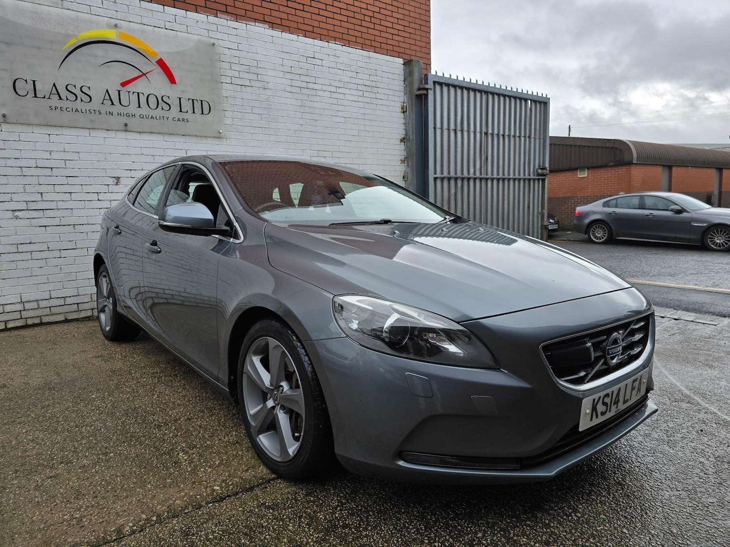 Used Volvo V40 2014 for sale - 76976646: Photo 2