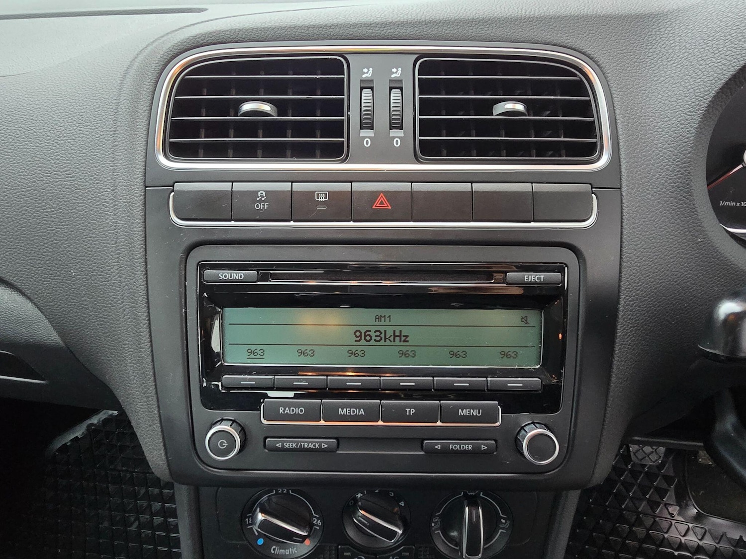 Used Volkswagen Polo 2011 for sale - 76136729: Photo 20