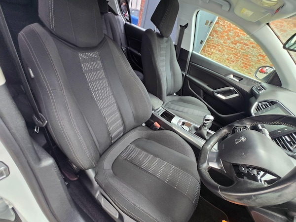 Used Peugeot 308 2016 for sale - 76284166: Photo 16