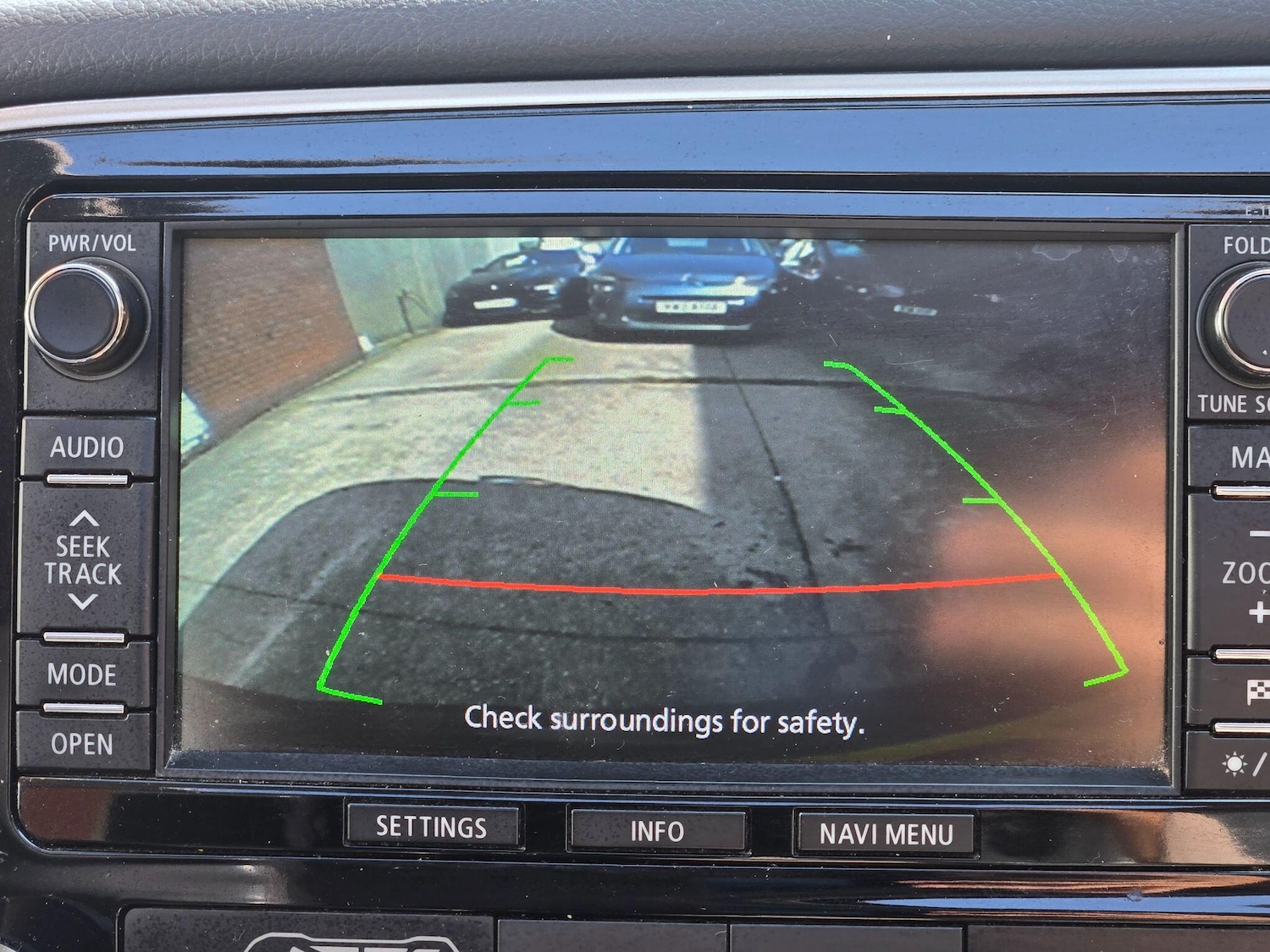 Used Mitsubishi Outlander 2015 for sale - 77977944: Photo 27