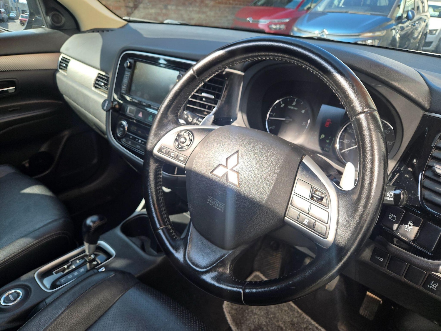 Used Mitsubishi Outlander 2015 for sale - 77977944: Photo 32