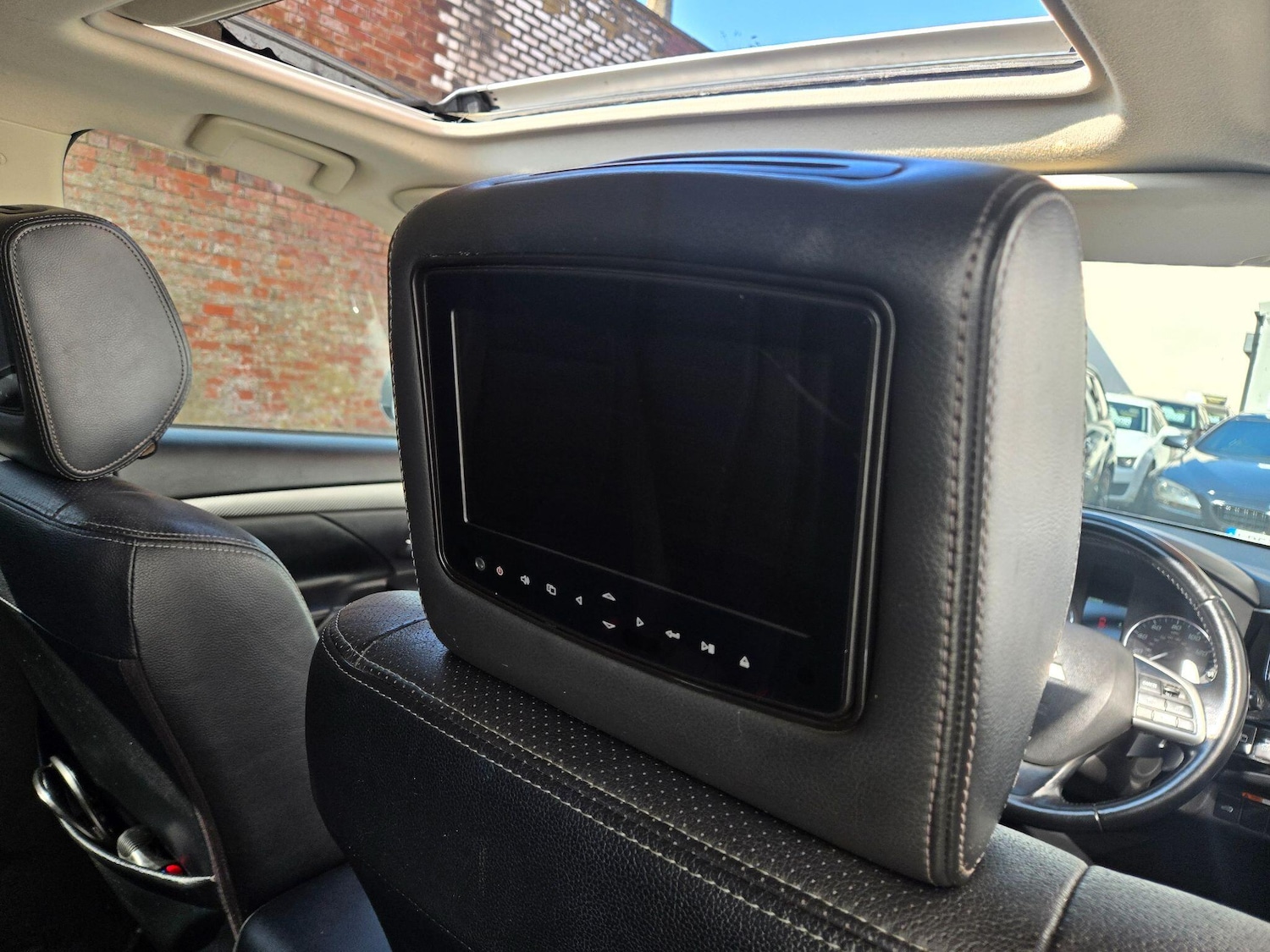 Used Mitsubishi Outlander 2015 for sale - 77977944: Photo 35