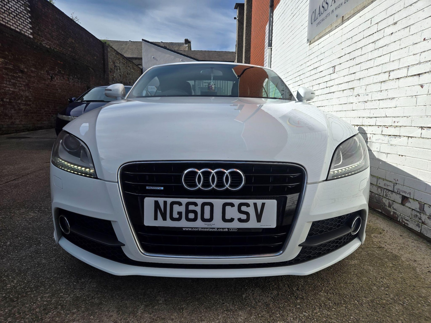 Used Audi TT 2011 for sale - 78148218: Photo 2