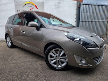 2010 (10) - 2.0 dCi Privilege TomTom 5dr Auto