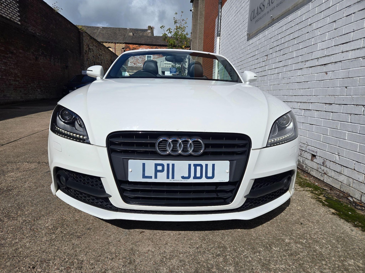 Used Audi TT 2011 for sale - 76989096: Photo 2