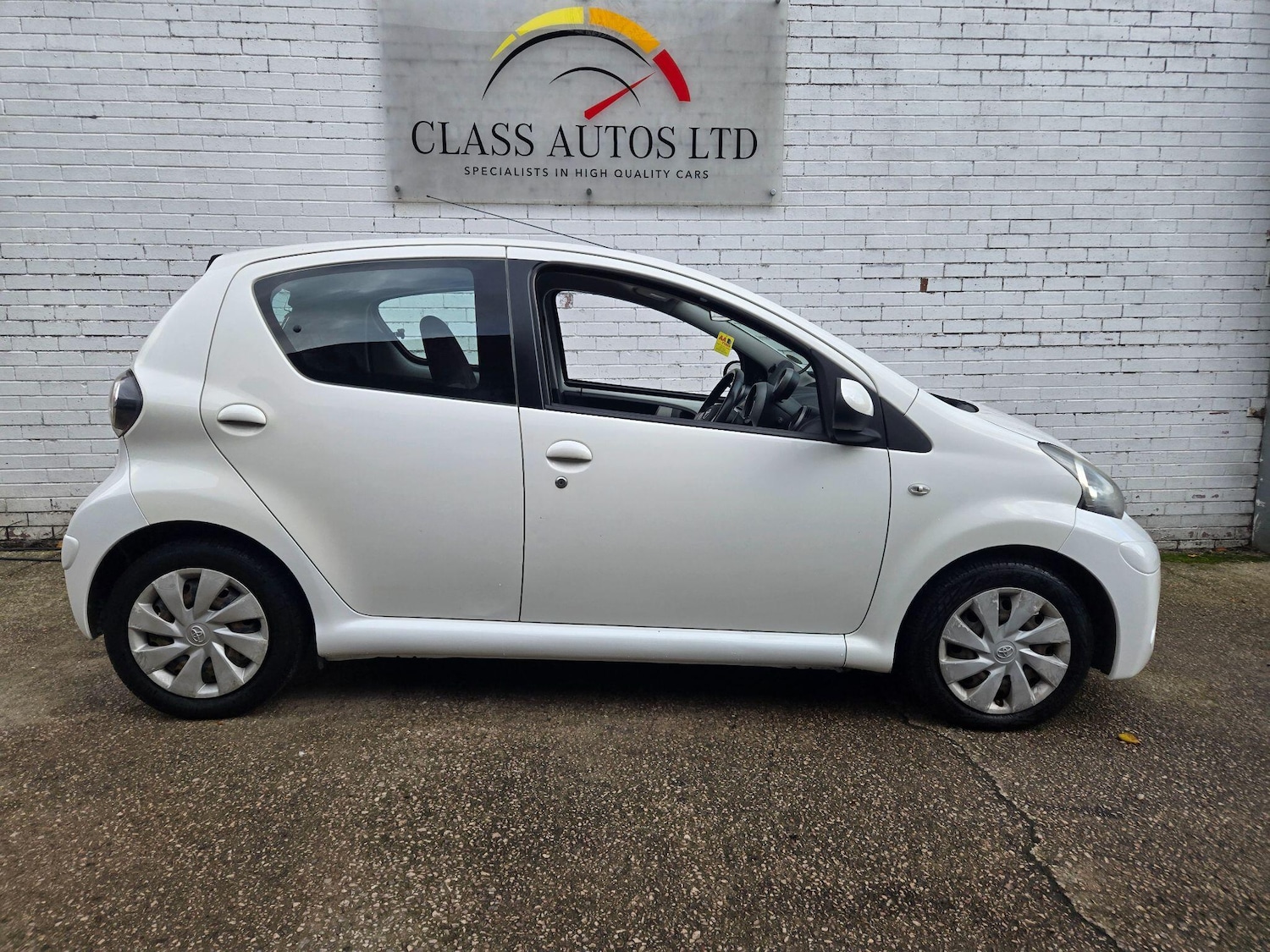 Used Toyota AYGO 2014 for sale - 76327239: Photo 10