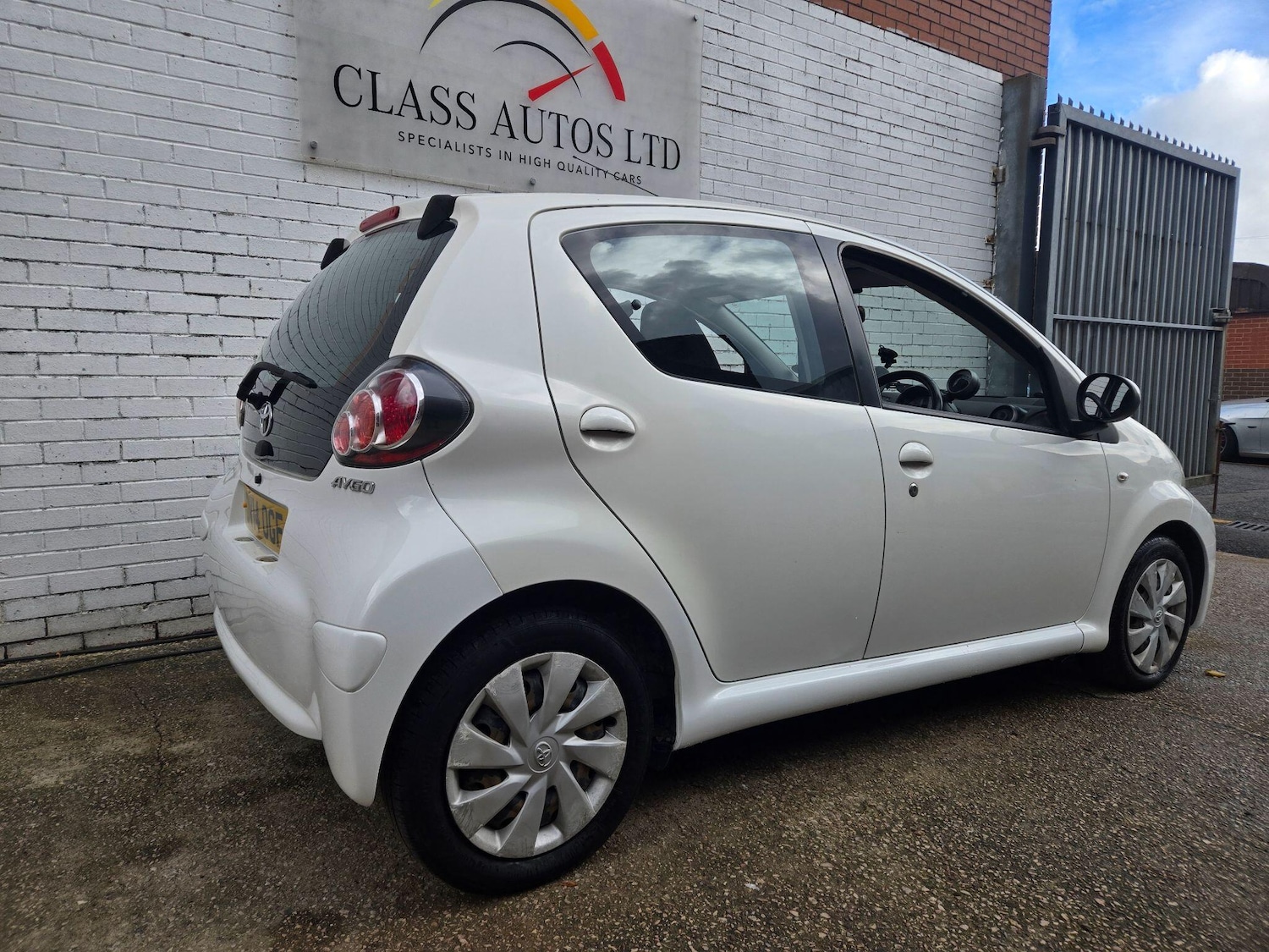 Used Toyota AYGO 2014 for sale - 76327239: Photo 11
