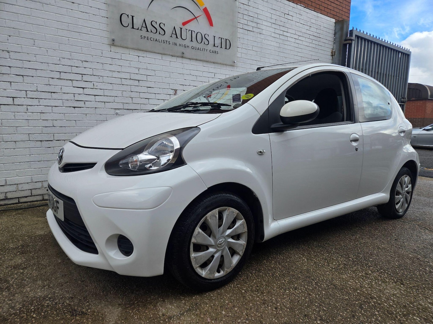 Used Toyota AYGO 2014 for sale - 76327239: Photo 4