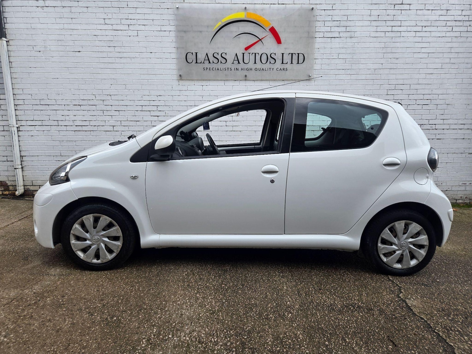 Used Toyota AYGO 2014 for sale - 76327239: Photo 8