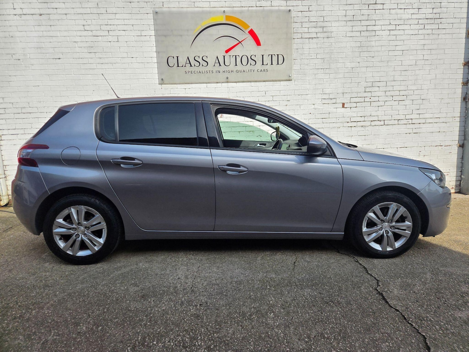 Used Peugeot 308 2015 for sale - 77957330: Photo 10