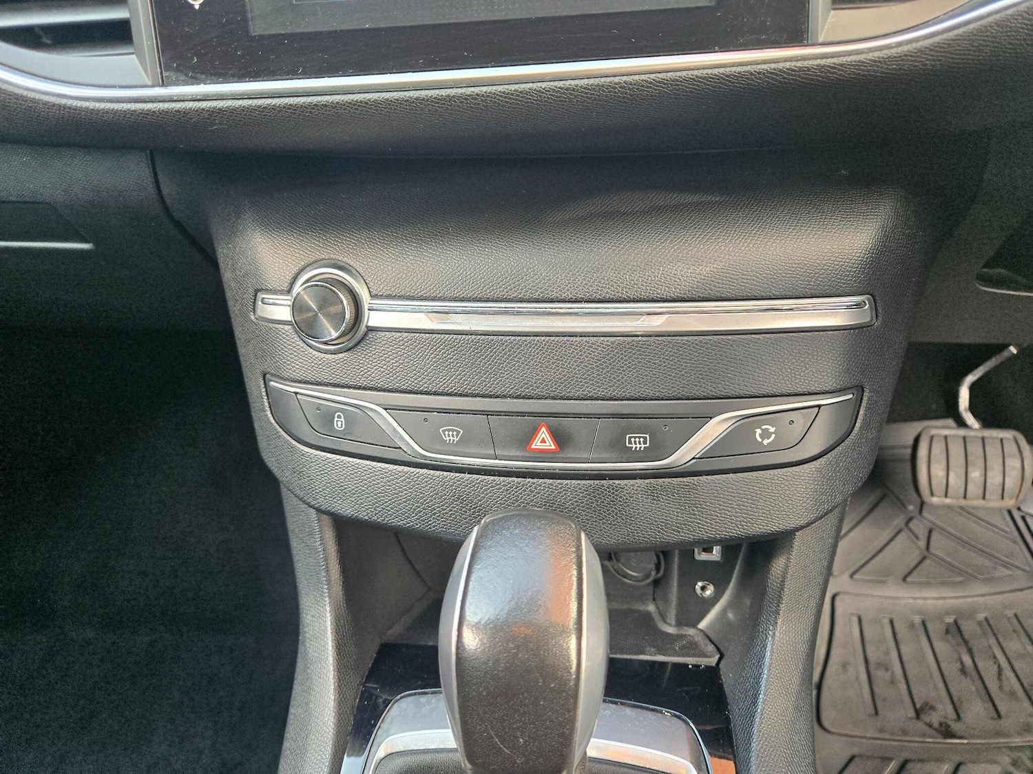 Used Peugeot 308 2015 for sale - 77957330: Photo 15